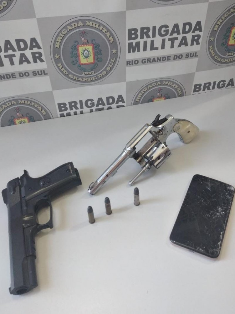 BM de Cachoeira do Sul prende homem por violência doméstica e posse irregular de arma de fogo de uso permitido