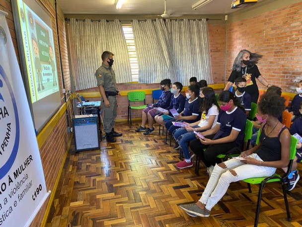 PALESTRA DA PATRULHA MARIA DA PENHA EM ESCOLAS DE CANOAS