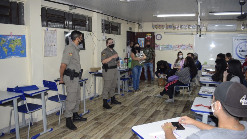 Patrulha Maria da Penha do 26º Batalhão de Polícia Militar realizou palestra alusiva à “Semana Maria da Penha nas Escolas". 