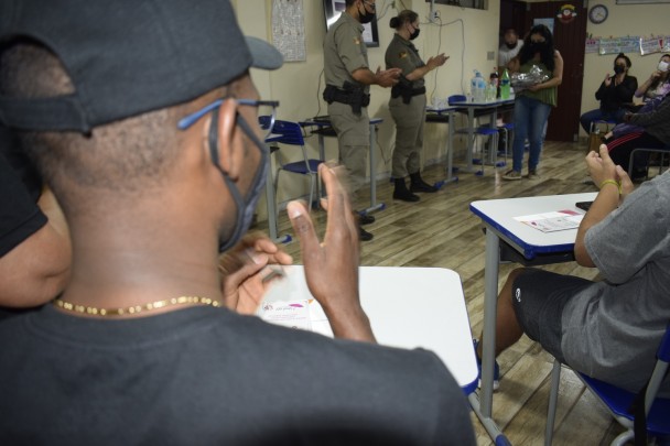 A ação foi desenvolvida com turmas de Educação de Jovens e Adultos (EJA).