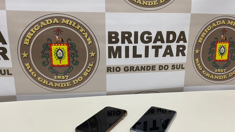 Brigada Militar de Farroupilha prende dois indivíduos por roubo a