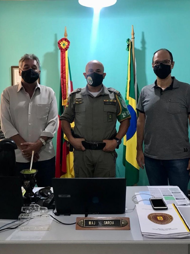Visita do Vereador Delegado Getulio ao Cmt do 2º BABM