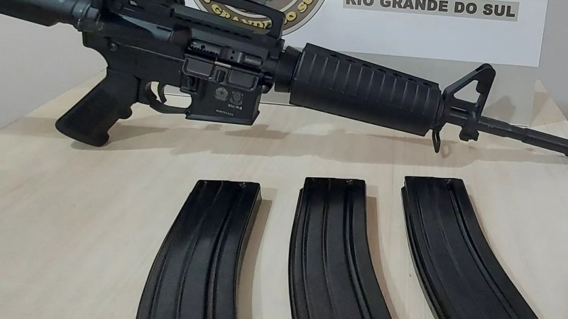 Brigada Militar da cidade de Bom Progresso recebeu doação de um fuzil T4 calibre 5.56