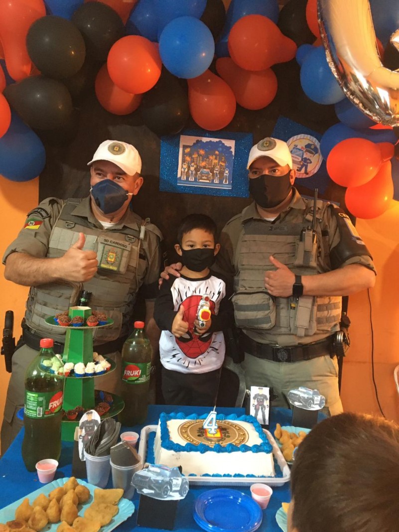 BM VISITA MENINO LORENZO NO DIA DO SEU ANIVERSÁRIO EM CAPÃO DA CANOA
