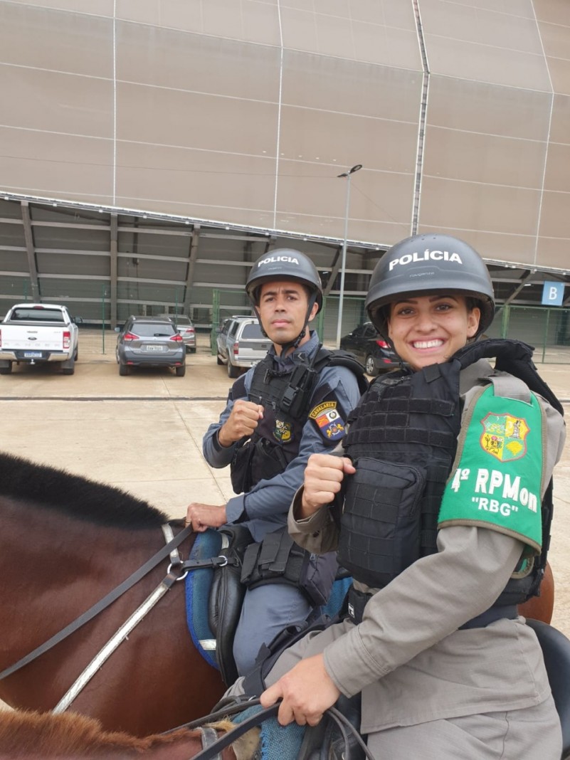 Pioneirismo na Cavalaria da Brigada Militar: Duas policiais militares  femininas concluem curso de especialização fora do Estado - Brigada Militar