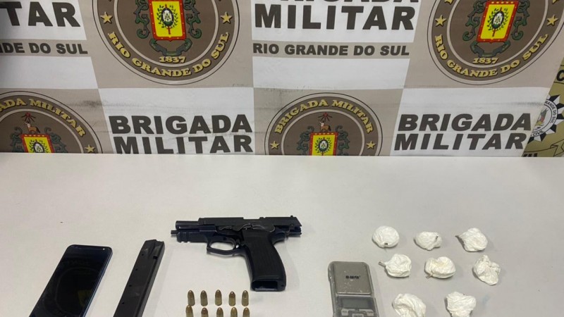 BM de Rio Grande prende dois homens com drogas e arma de fogo