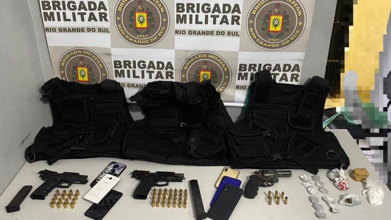 Apreensão 6°BPM armas, coletes balístico e veículos roubados
