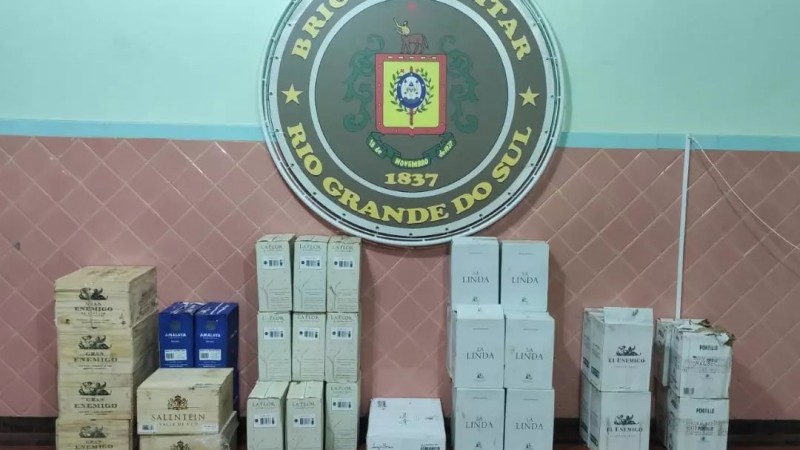 Brigada Militar apreende carga de bebidas de origem estrangeira em Três Passos