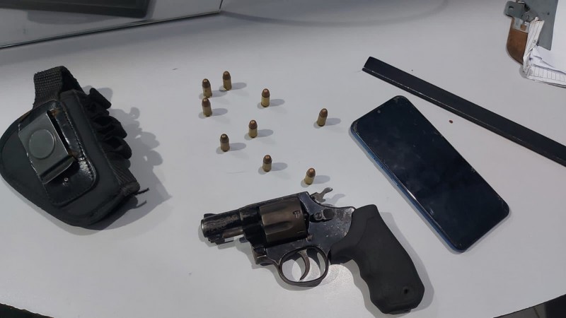 Brigada Militar de São Leopoldo apreende menor com arma de fogo