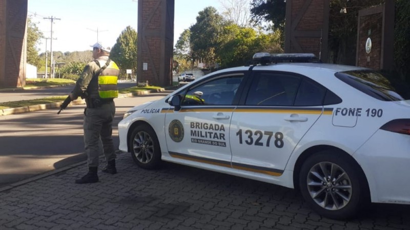 viatura e policial de serviço