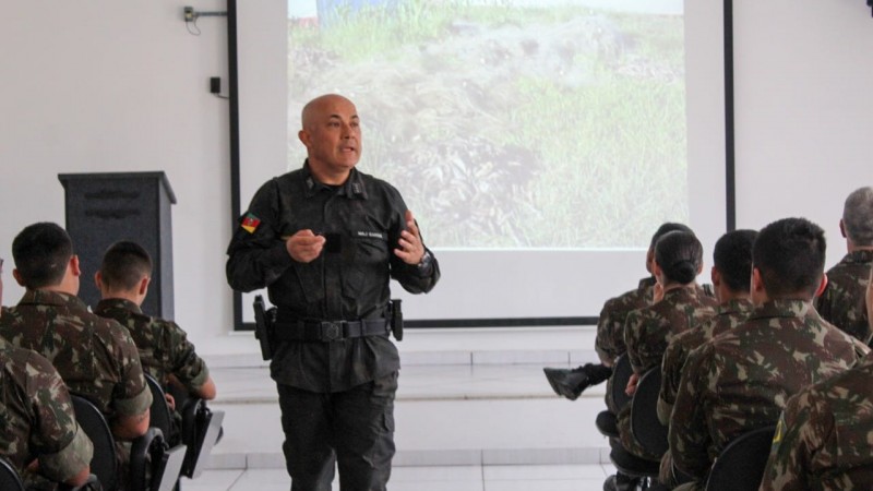 Maj Garcia palestrando na 13ª CIA DAM