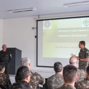 Cap Caldas Araujo abrindo a palestra ao Maj Gacria