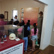 1º RPMon recebe visita de alunos da escola Augusto Ruschi. 