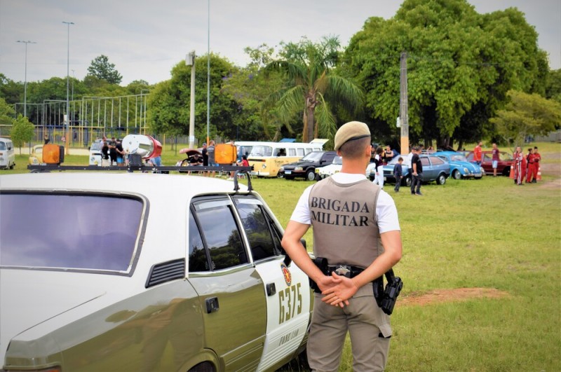 Carro de Polícia, Canções de carro