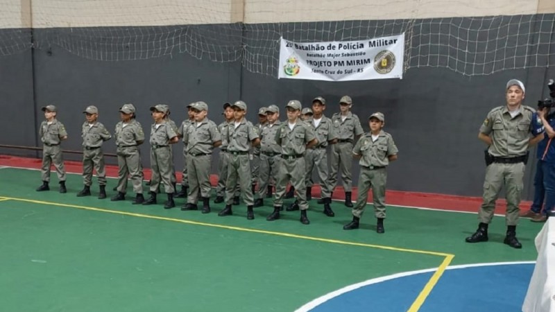 Na noite desta  terça-feira (13/12) no Ginásio do bairo Bom Jesus, foi realizada a formatura dos 21 integrantes do Projeto Policial Militar Mirim, mais conhecido como pelotão mirim.