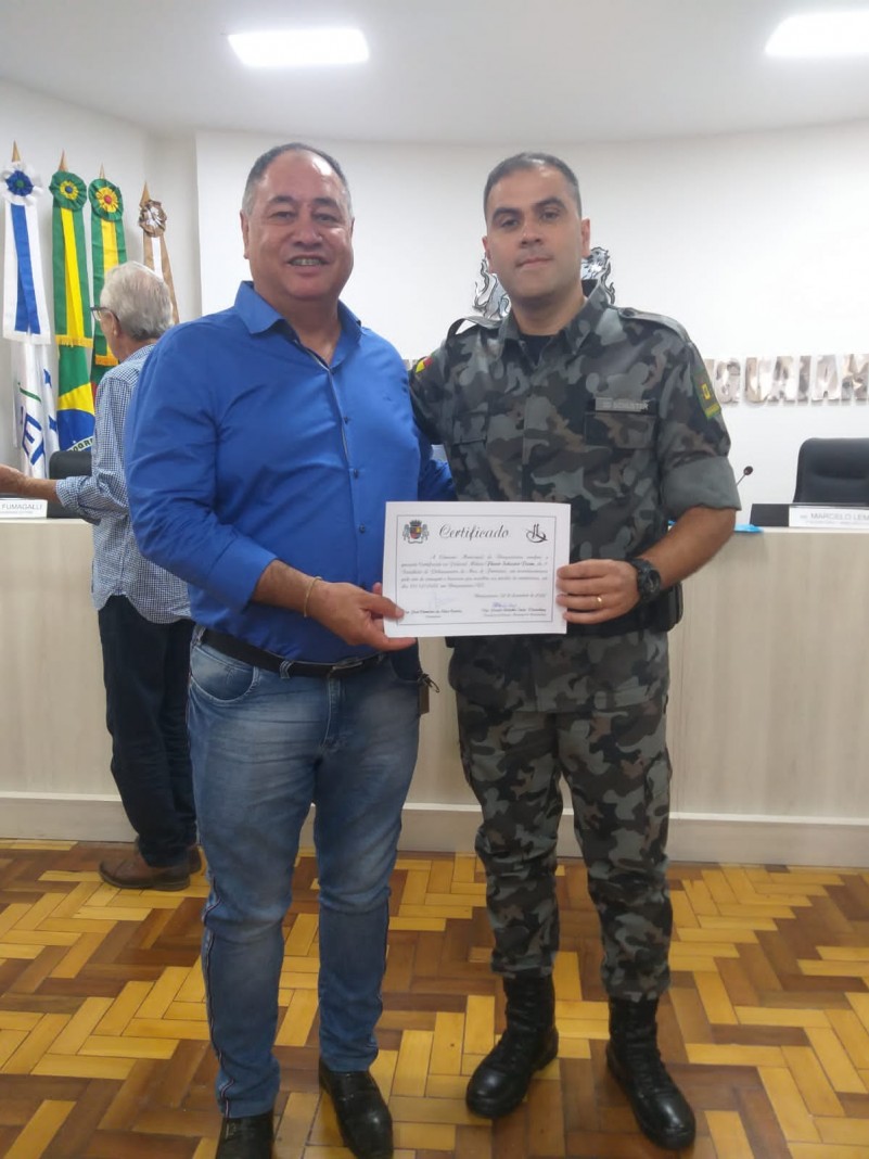 soldado recebe voto de congratulação