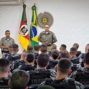 Militares da Policia de Choque assistem a palestra dos comandantes da BM