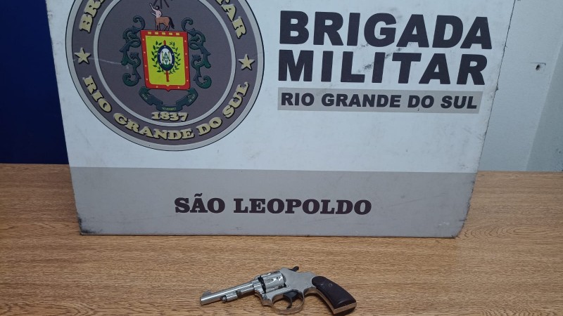Bm de São Leopoldo prende homem durante com arma de fogo