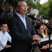 Imagem mostra o coronel Mário Ikeda, secretário-adjunto da Segurança Pública do Rio Grande do Sul, discursando no púlpito da cerimônia