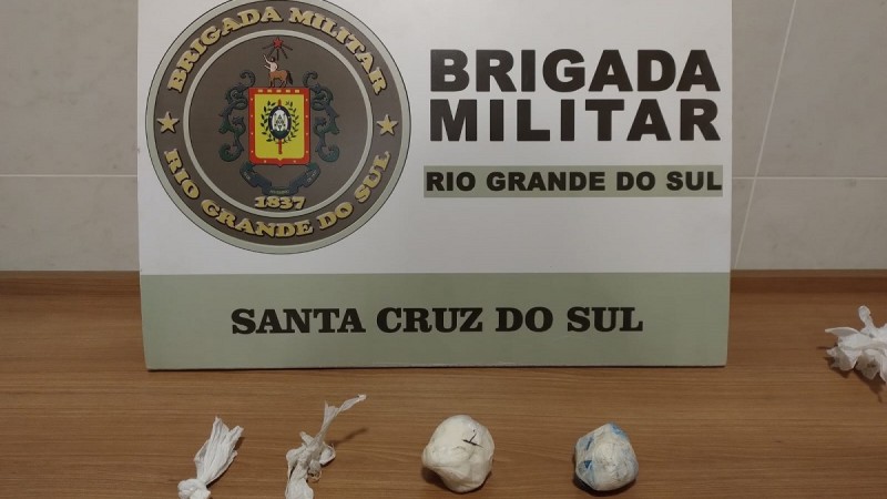 Na noite de sábado  (18/03), às 23h45, a Brigada Militar, através do 23º Batalhão de Polícia Militar (23ºBPM), realizou a prisão de uma mulher  de 29 anos, por tráfico de drogas.