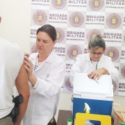 Efetivo do 25º BPM recebe proteção contra influenza (1)