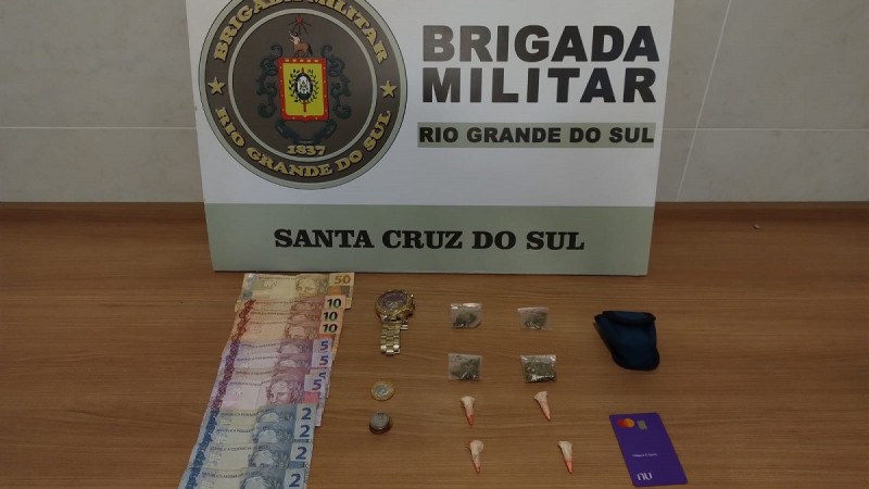 Na tarde de terça-feira (23/5), às 14h40, a Brigada Militar de Santa Cruz do Sul realizou a prisão de um homem de 37 anos por tráfico de drogas, no bairro Pedreira.