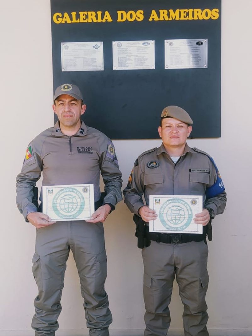 Pioneirismo na Cavalaria da Brigada Militar: Duas policiais militares  femininas concluem curso de especialização fora do Estado - Brigada Militar