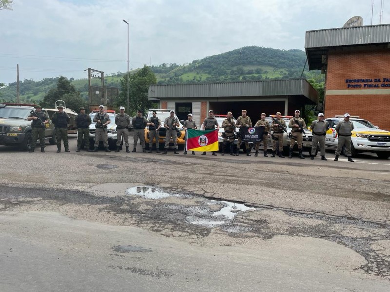 Operação Conjunta Policia Militar e Receita Federal Prende Arma e Drogas