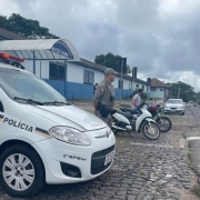 Policiais militares na escola municipal Moisés Viana