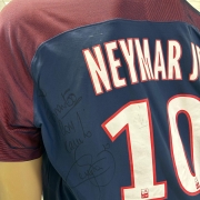 Camisa do PSG autografada por Neymar