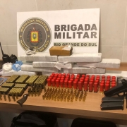 Drogas e armas são  apreendidas em Santa Cruz do  Sul