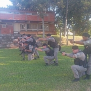 Na imagem instrução técnica de progressão no modo torre com armamento